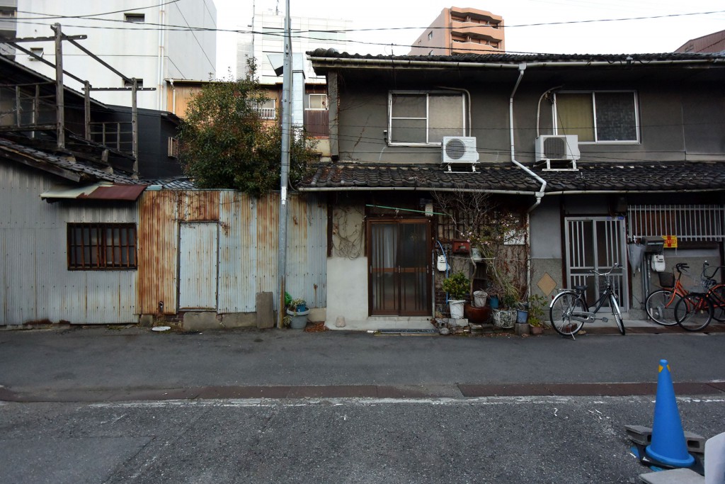 神子田通りの長屋