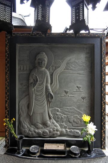 阿弥陀如来（左）