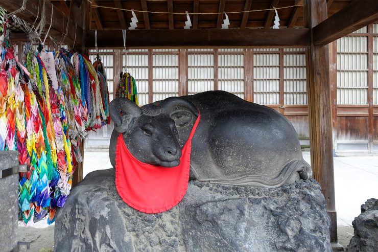 牛島神社 - 撫牛